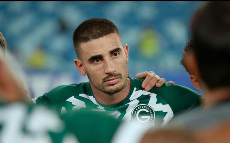 Thiago Galhardo faz três na goleada do Goiás sobre o Brusque pela Série B