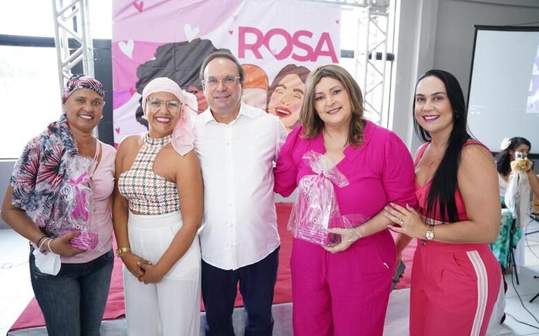 Outubro Rosa: Prefeitura homenageia a força das mulheres arapiraquenses