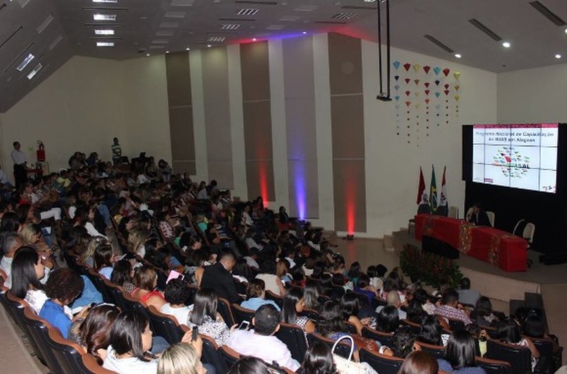Curso auxilia gestores para elaborar planos municipais de Assistência Social