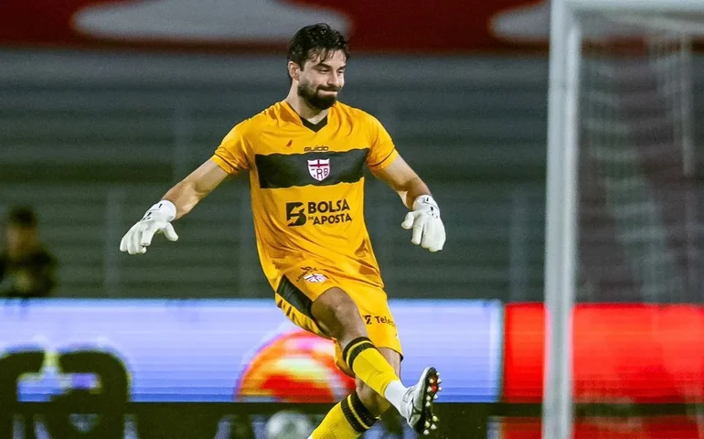Goleiro Matheus Albino tem lesão confirmada e passará por cirurgia na sexta-feira