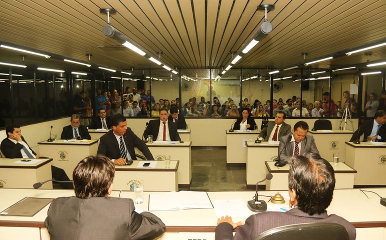 Câmara de Palmeira aprova projetos do Executivo sobre ISS e reajuste salarial dos professores