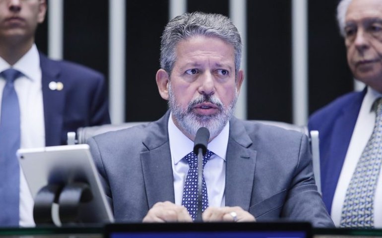 Câmara tem maioria para aprovar PEC das drogas, mas votação não será apressada, diz Lira