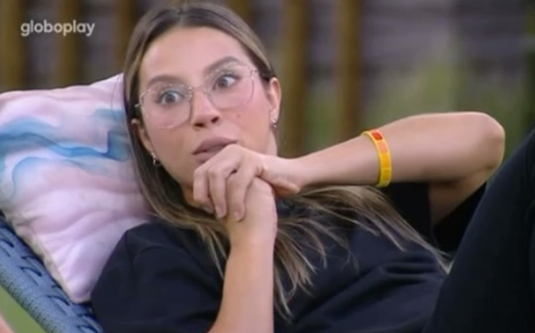 Renata brinca com Maike no 'BBB 25': 'O beijo mais demorado do programa'