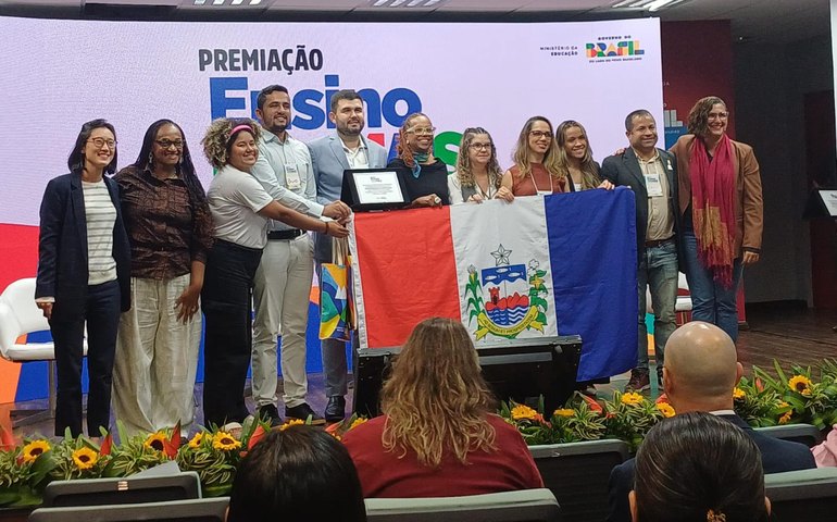 Escola Estadual Padre Antônio Duarte é premiada pelo MEC como referência no ensino noturno