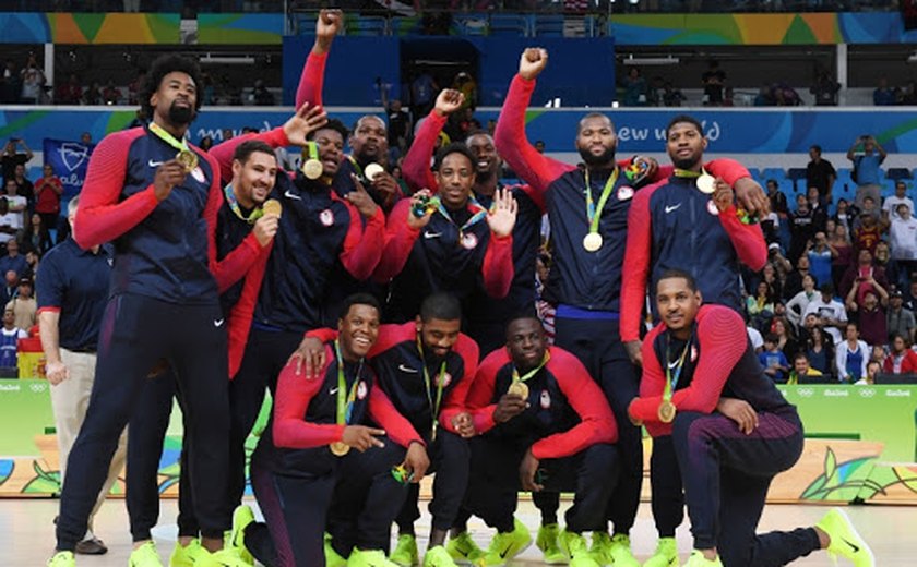 Estados Unidos reagem no basquete masculino com massacre no Irã: 120 a 66