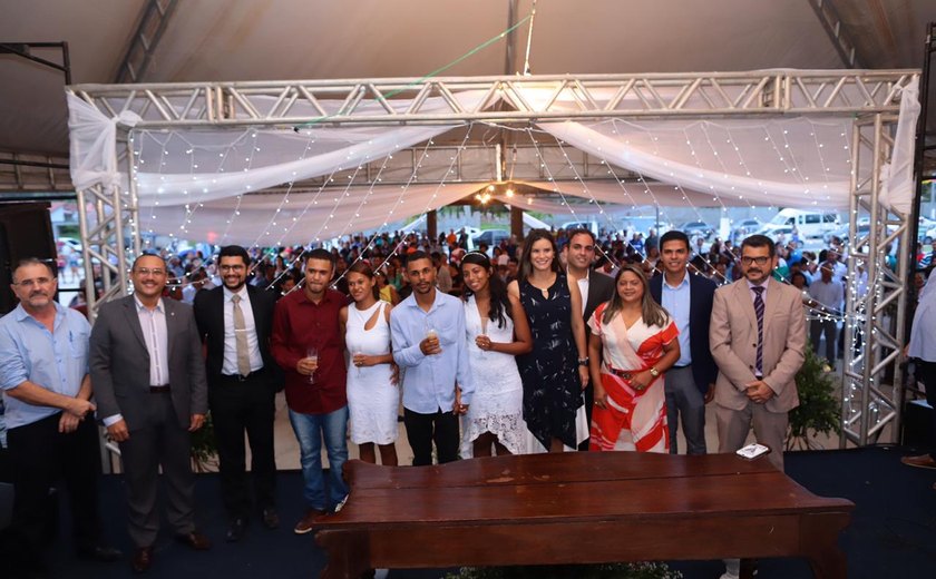 Prefeitura realiza casamento coletivo para 85 casais na orla de Pilar