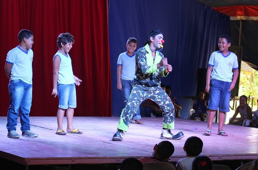 Prefeitura de Porto Calvo leva estudantes ao circo