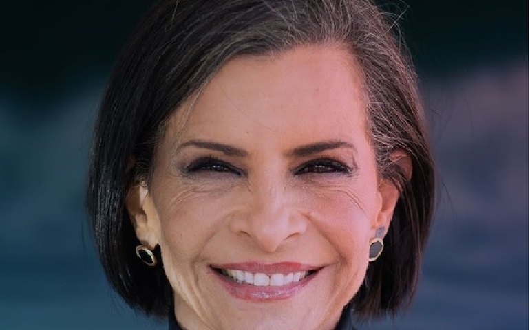 Marina Lima reforça admiração por Paolla Oliveira após foto na praia