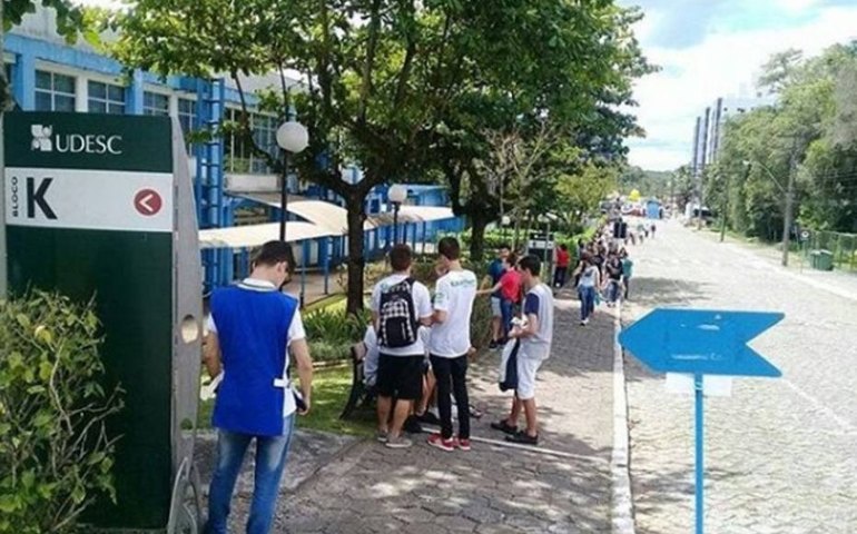 Dez alunas denunciam professor de universidade em SC por crimes sexuais