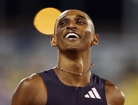 Alison dos Santos é tricampeão dos 400m com barreiras na Diamond League