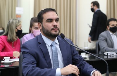 De autoria do deputado Davi Maia, lei que garante piso salarial da enfermagem é sancionada pelo Governo