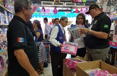 Procon-AL e Inmeq apreendem mais de mil brinquedos em fiscalização