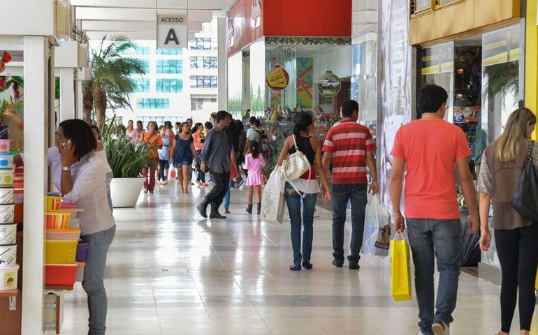 Vendas do Dia dos Namorados devem movimentar R$ 2,2 bilhões em 2025