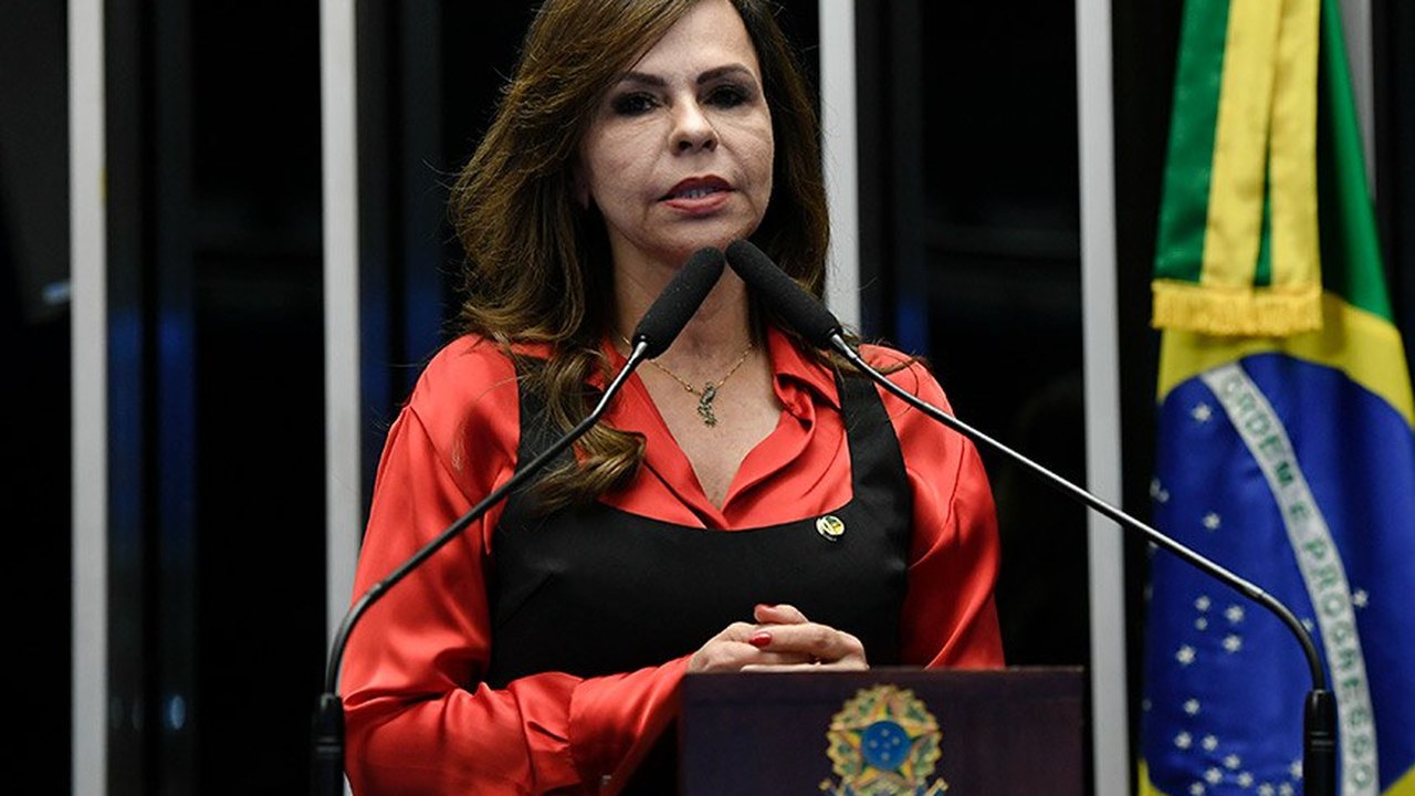 CRE aprova texto que inclui exame de validação de diplomas no PNE