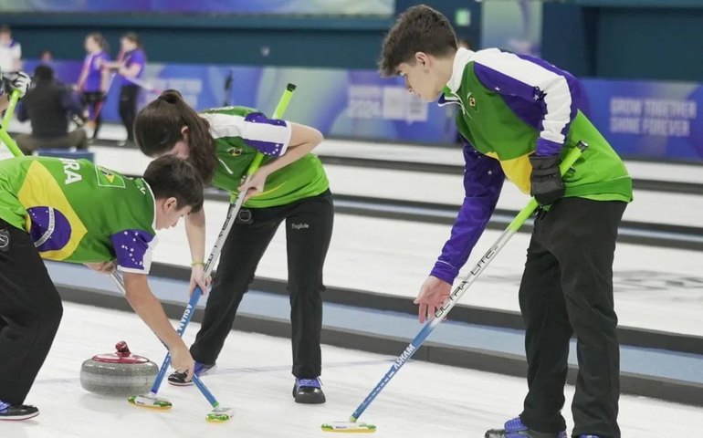 Equipe brasileira de curling vence primeiro jogo do país na história dos Jogos Olímpicos