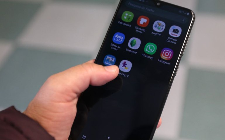 Pesquisa mostra que brasileiros são contra o uso precoce de celular