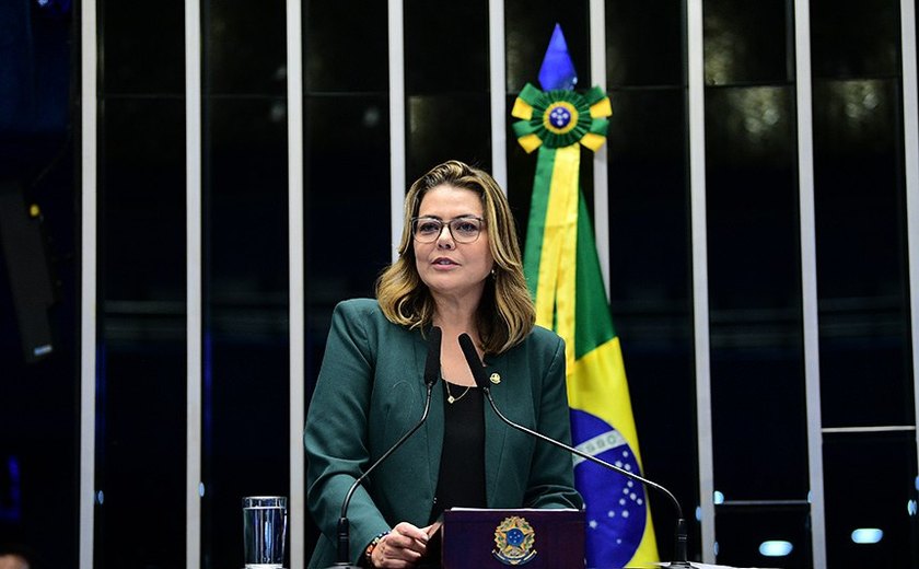 Leila homenageia Maria da Penha e alerta para aumento da violência contra mulher