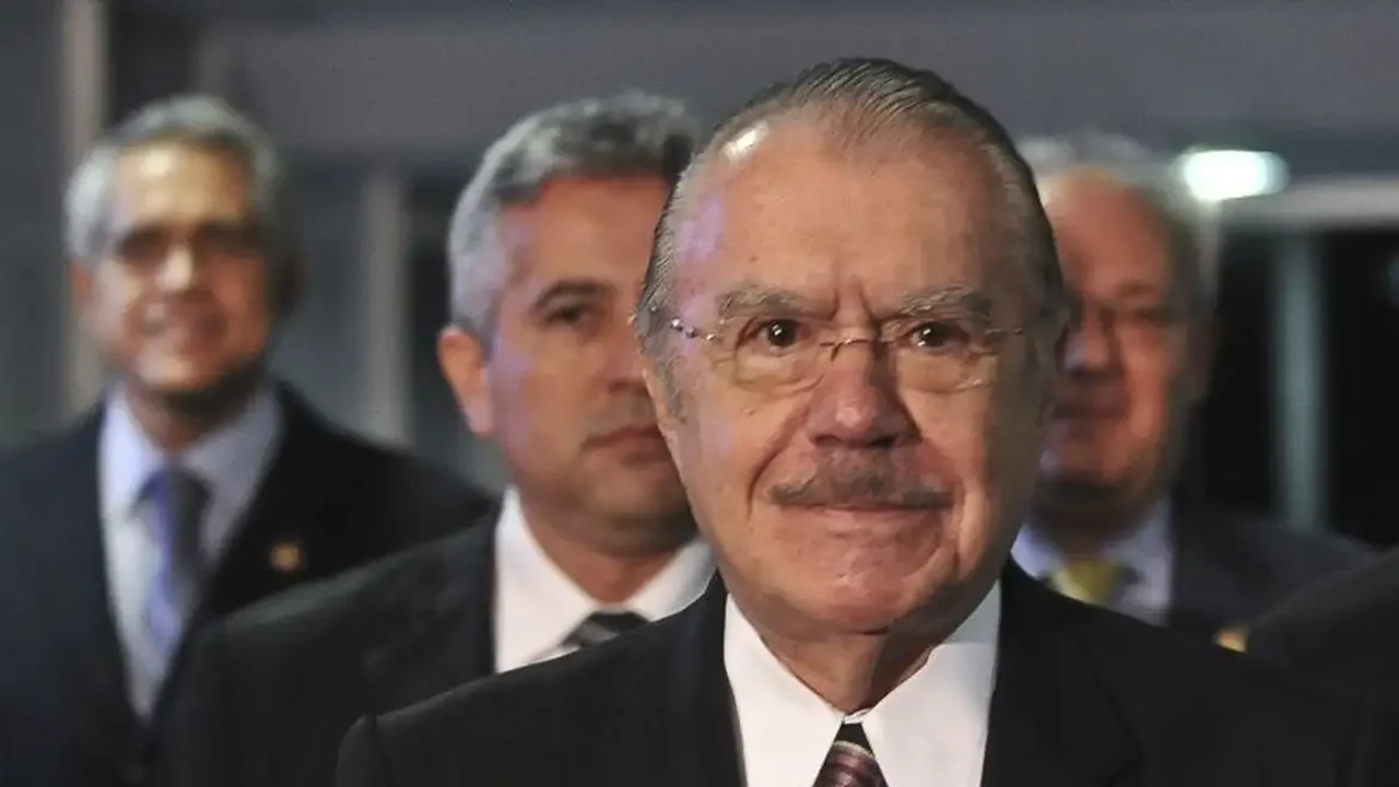José Sarney relança três de seus romances no Senado