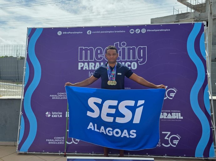 Três provas, três ouros: nadador do Sesi Alagoas brilha em seletiva paralímpica