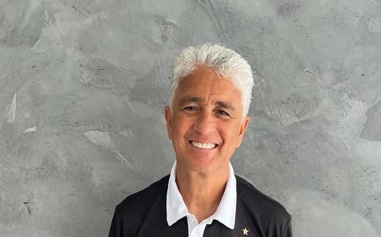 Bebeto explica briga com Romário e fim da amizade: 'Por culpa de política'