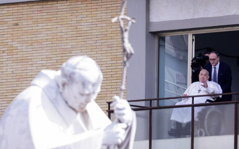 Papa Franciso deixa hospital depois de 38 dias de internação