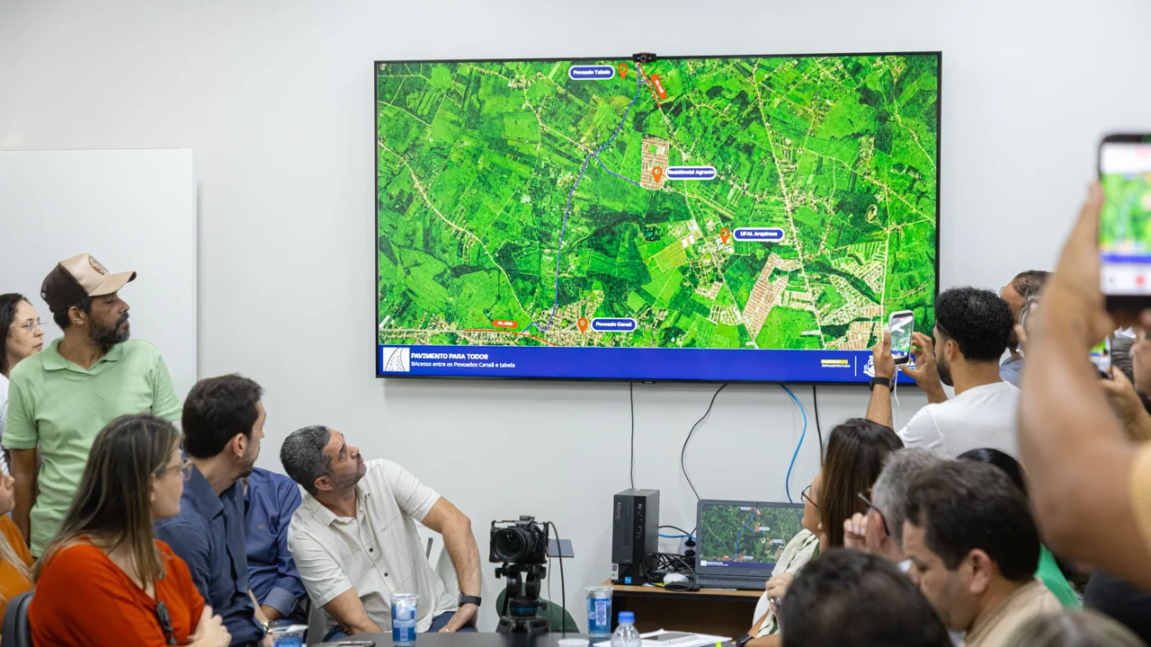 Prefeito Luciano autoriza pavimentação de mais de 5 km entre Canaã e Tabela