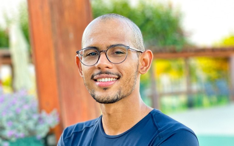 Escritor arapiraquense publica livro produzido durante laboratório de poesia do Sesc Alagoas