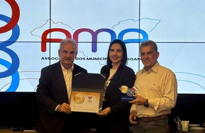 Presidente em exercício do TCE/AL entrega Selo Ouro de Transparência Pública ao Município de Campo Alegre