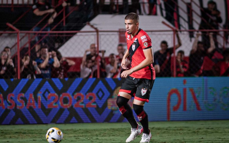 Com um a menos, Atlético-GO empata com América-MG e é rebaixado no Brasileirão