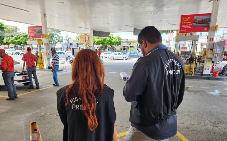 Procon Maceió fiscaliza postos de combustíveis na capital