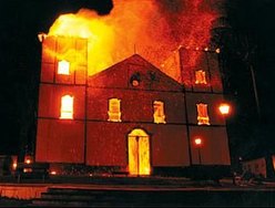 Na Ucrânia, igreja é depredada e incendiada
