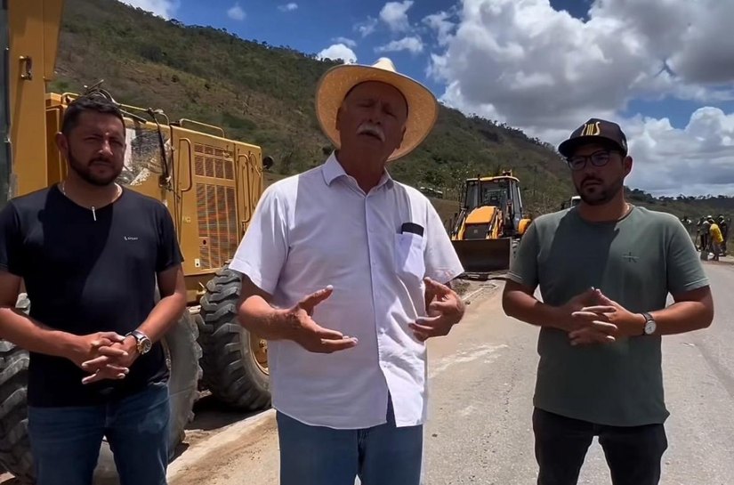 Quebrangulo assume protagonismo e realiza operação tapa-buraco na AL-210