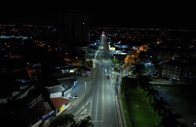 Modernização da iluminação: Avenida Menino Marcelo recebe mais de 500 luminárias de LED 
