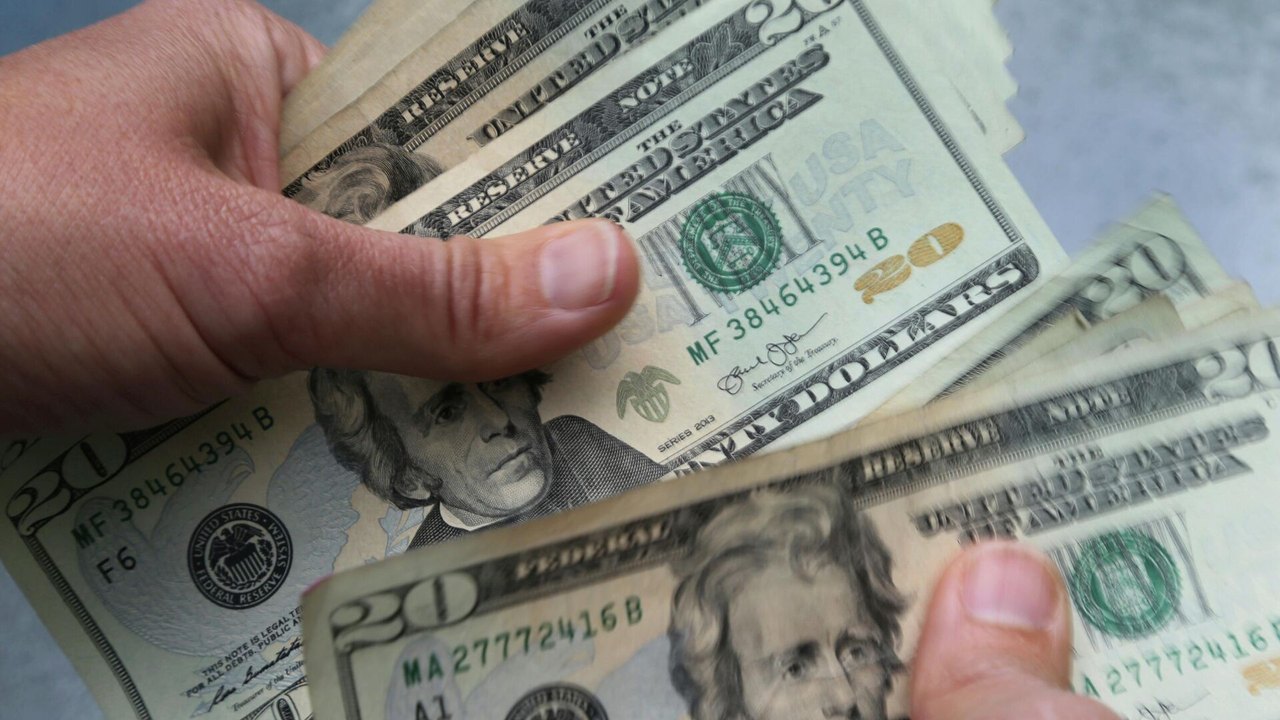 Queda do dólar sinaliza que movimento especulativo do mercado perdeu força, notam analistas
