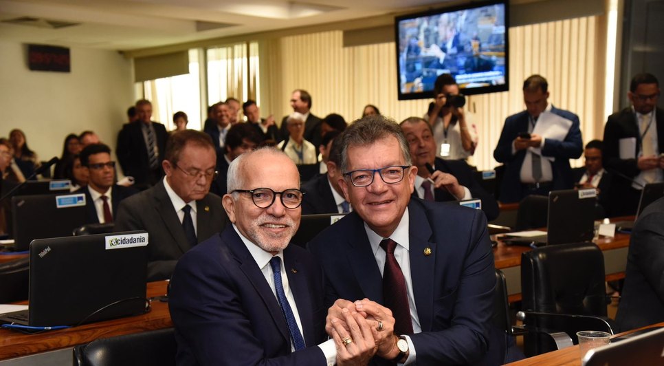 Prefeito Edvaldo Nogueira comemora aprovação de empréstimo com Laércio Oliveira / Foto: Divulgação