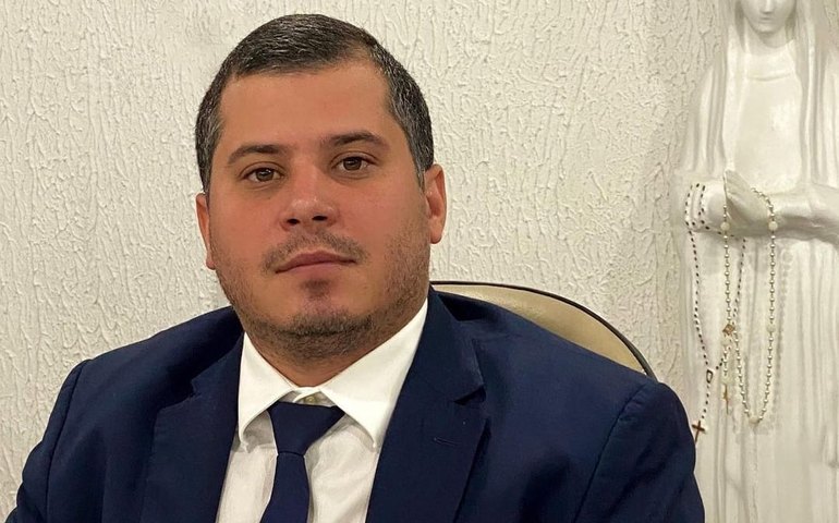 Roninha Raimundo dá o troco e exige de prefeito documentos que mostrem o impacto financeiro para realização de concurso