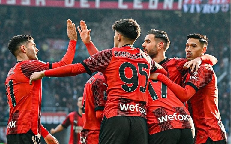 Milan enfrenta Rennes por vaga nas oitavas da Liga Europa após queda na Liga dos Campeões