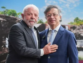 Petro promete a Lula transição pacífica de poder na Colômbia