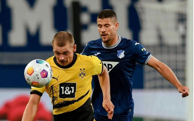 Borussia Dortmund segura pressão do Hoffenheim, faz 3 a 1 fora de casa e dorme líder do Alemão