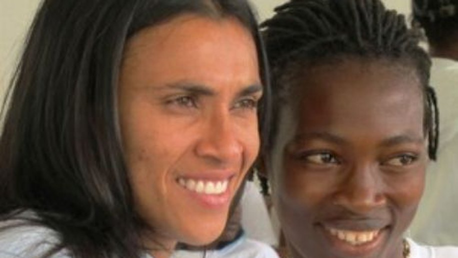 Marta usa experiência de vida para motivar jovens em Serra Leoa