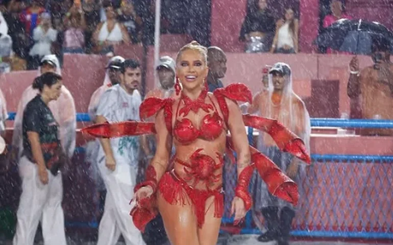 Virginia Fonseca participa da apuração após enfrentar problemas em desfile