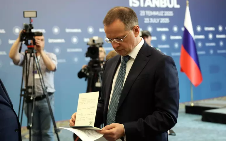 Negociador diz que Rússia e Ucrânia seguem 'distantes' da paz