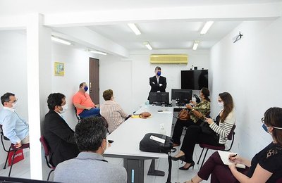 Professores da rede privada aceitam entrar em férias coletivas 
