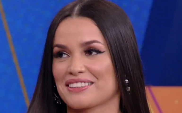 Juliette recebe carinho de artistas em seu primeiro show