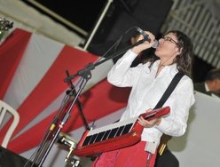 Cantora Alice Maciel e outros se apresentam no Castelo do Desfiladeiro