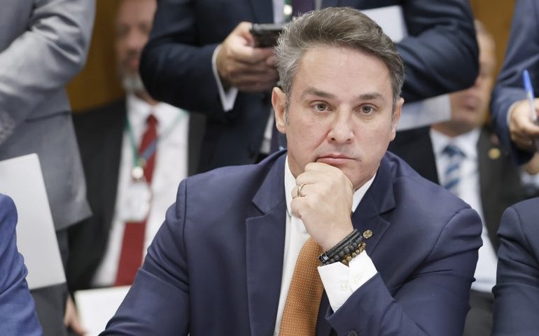 Líder da oposição protocola representação no TCU contra campanhas do governo críticas ao Congresso