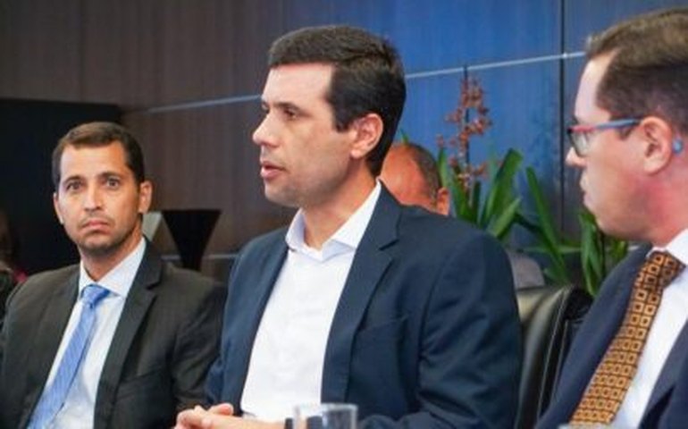 Hugo Wanderley participa da assinatura do Pacto Estadual para a Primeira Infância