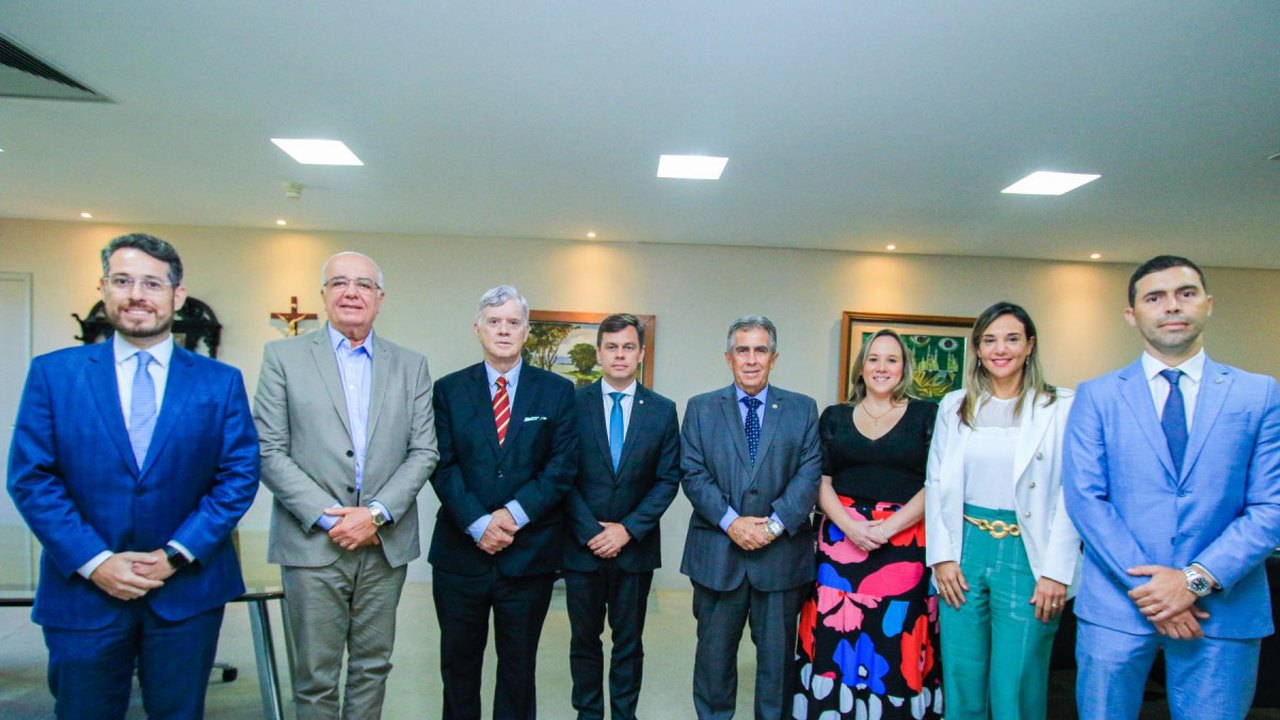 Em reunião com o presidente da OAB, governador garante encaminhar projeto de lei sobre prerrogativas de advogados no serviço público