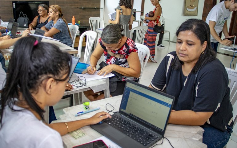 Moradores do Benedito Bentes são beneficiados com serviços do Cadastro Único