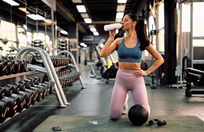 Rotina multitarefa: como os brasileiros estão adaptando a alimentação à falta de tempo no cotidiano